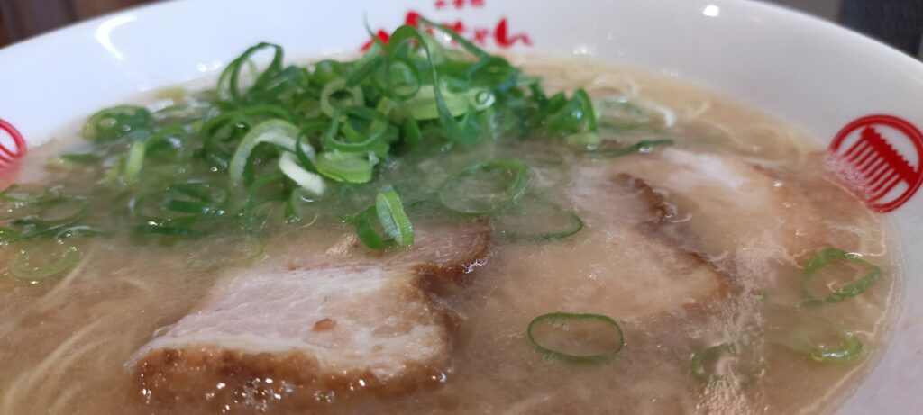お昼のみ食べれる天神北のラーメン 太宰府 八ちゃんラーメン 天神店 福岡グルメレポート